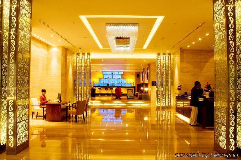 Cambridge Hotel Medan Inreriör bild