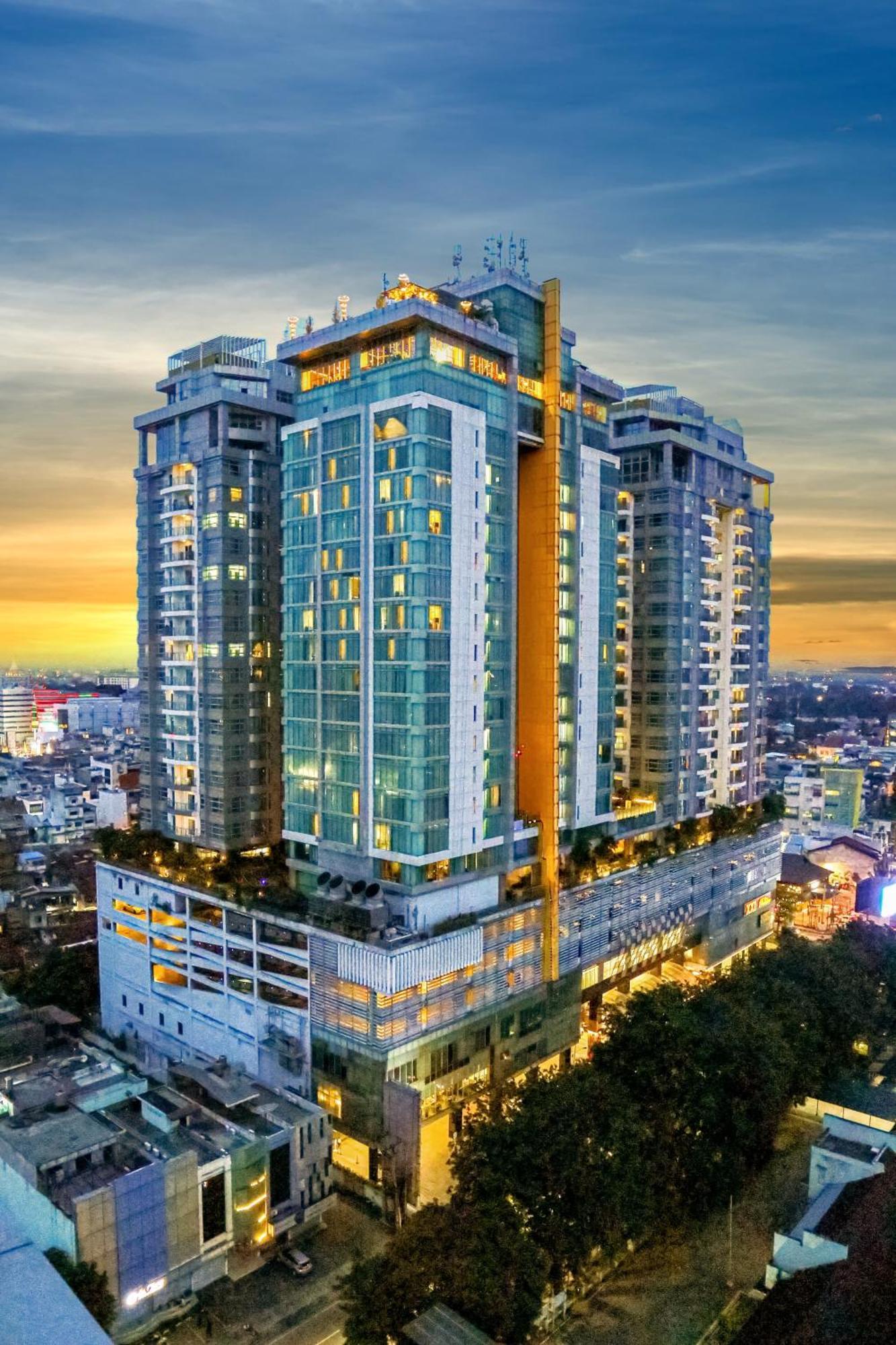 Cambridge Hotel Medan Exteriör bild