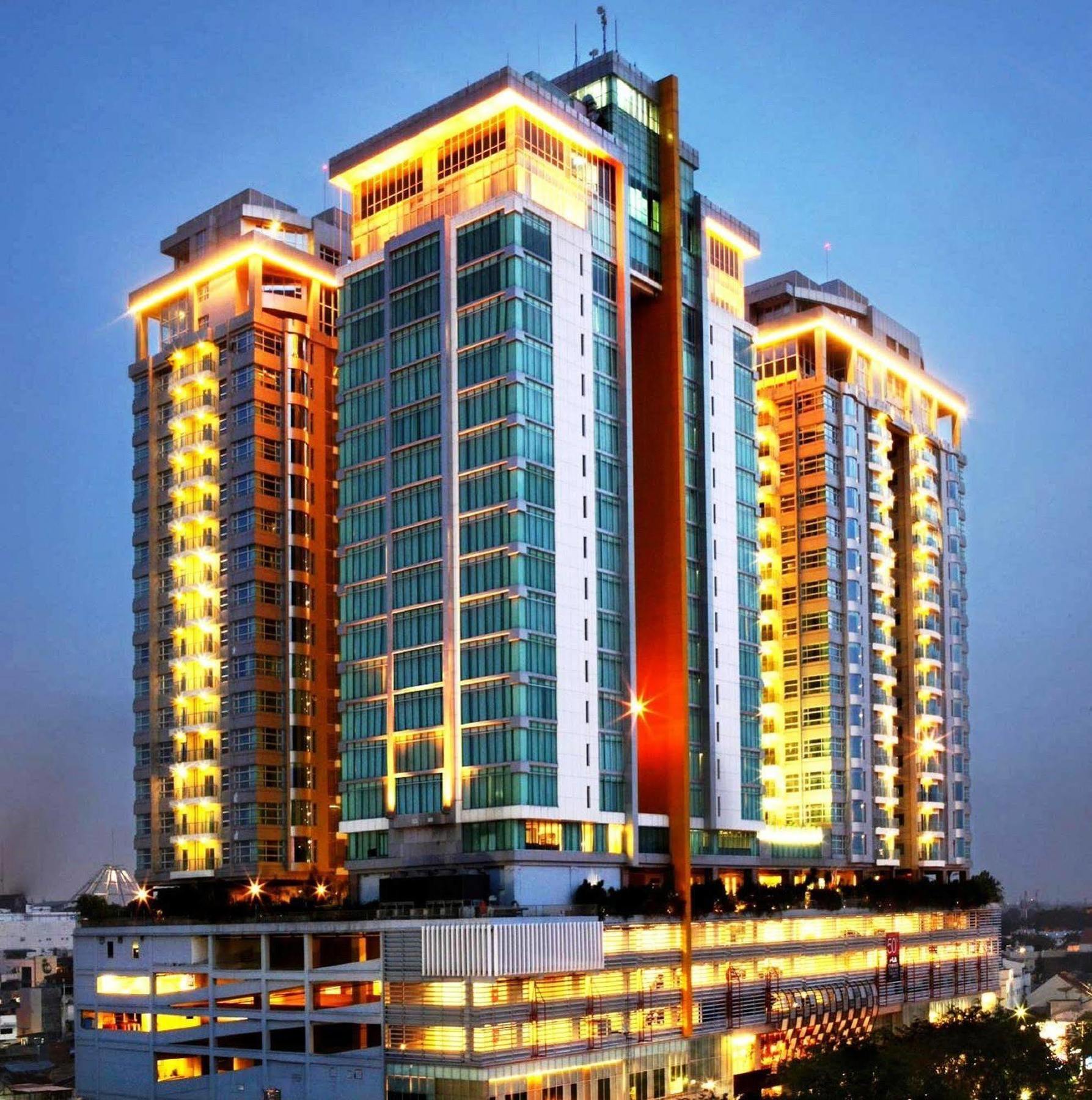 Cambridge Hotel Medan Exteriör bild